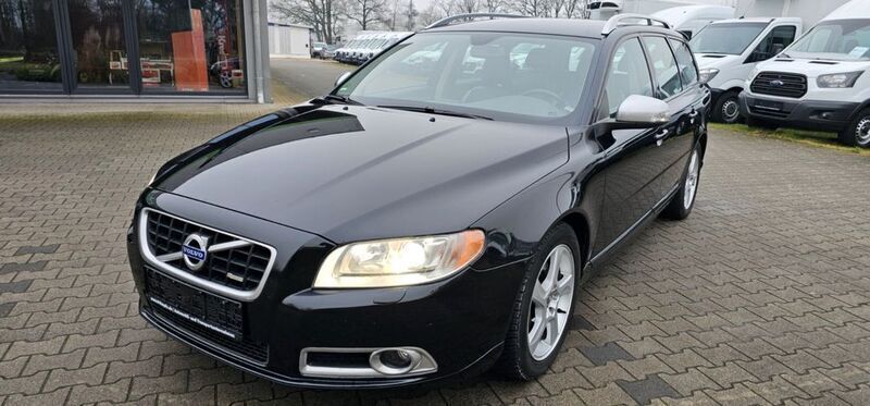 Schwarz Gebraucht 2011 Volvo V70 R-Design Kombi | 5.800 € (Superpreis) - Bild 1/4