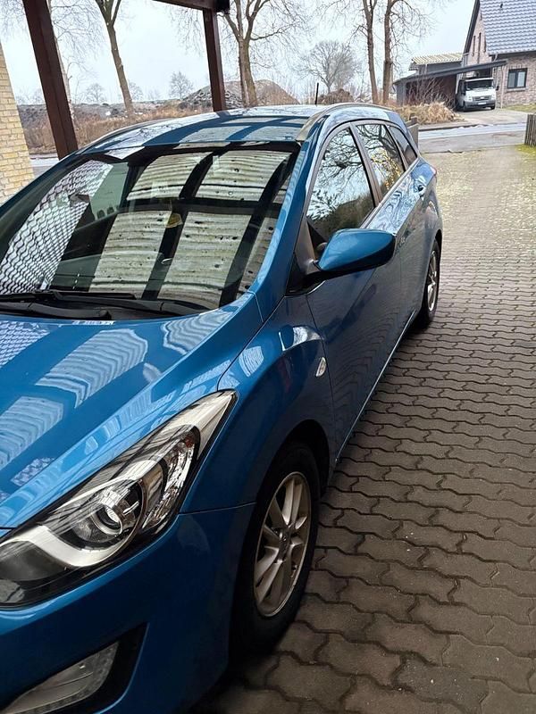 Gebraucht Hyundai i30 Style 110 PS (80 kW) 2016 Blau Kombi