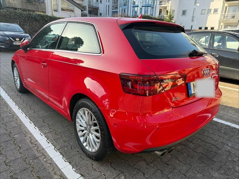 Gebraucht Audi A3 Ambition 150 PS (110 kW) 2013 Rot Limousine