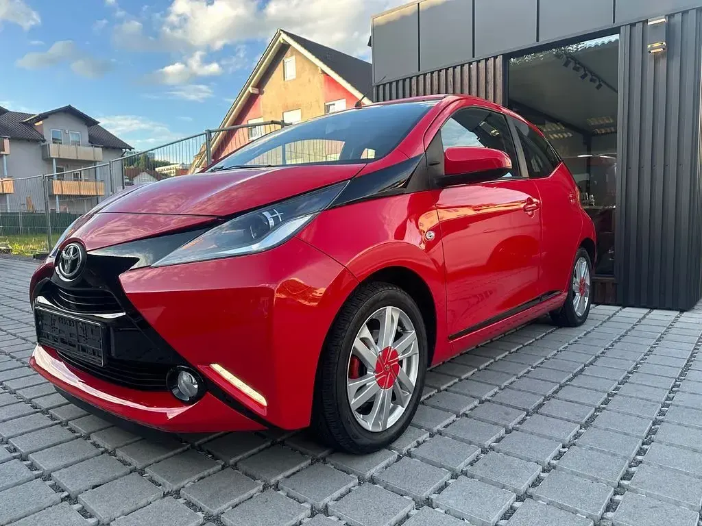 Gebraucht Toyota Aygo X-wave 69 PS (50 kW) 2015 Rot Kleinwagen