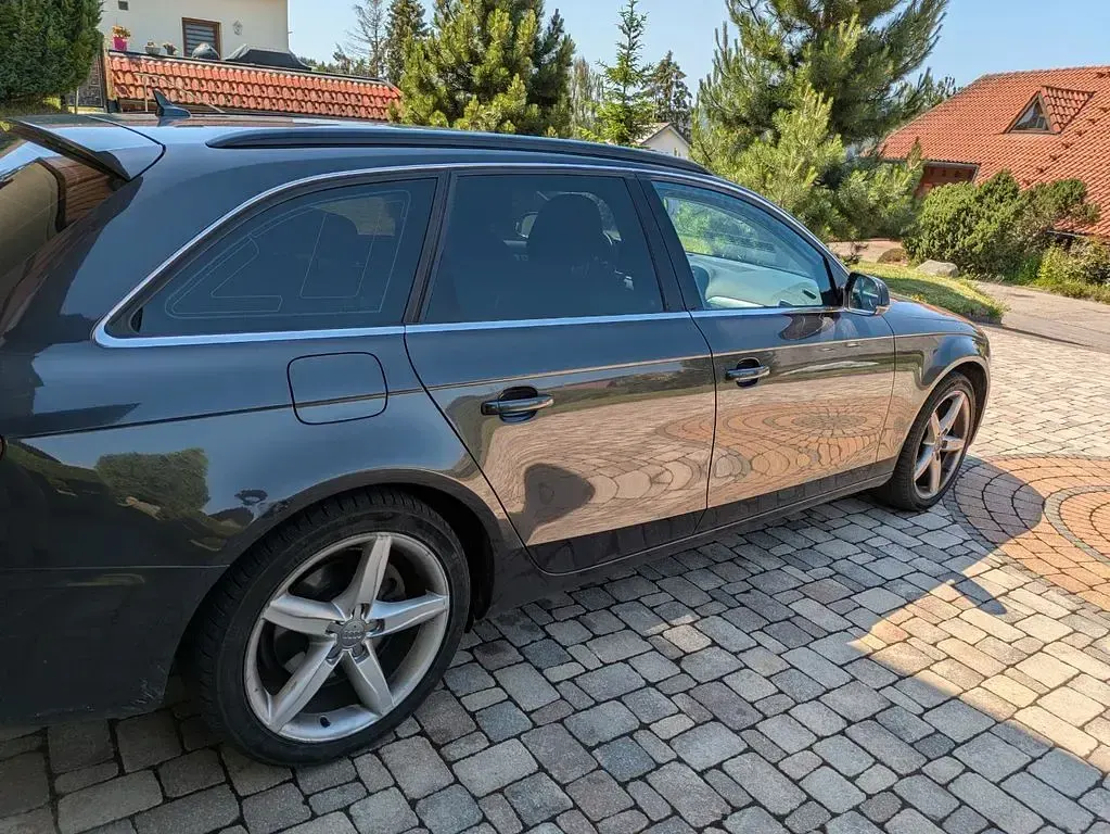 Gebraucht Audi A4 160 PS (117 kW) 2011 Grau Kombi