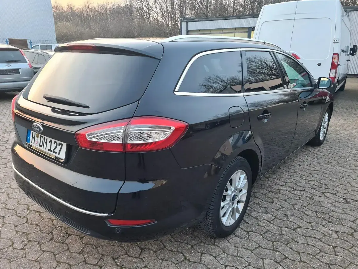 Gebraucht Ford Mondeo 163 PS (119 kW) 2013 Schwarz Kombi