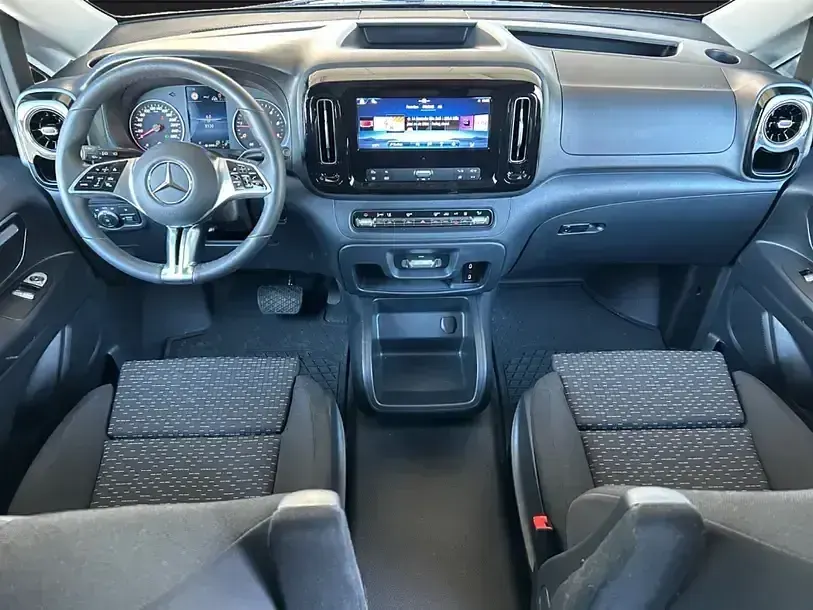 Gebraucht Mercedes Vito 190 PS (139 kW) 2025 Obsidianschwarz metallic Van