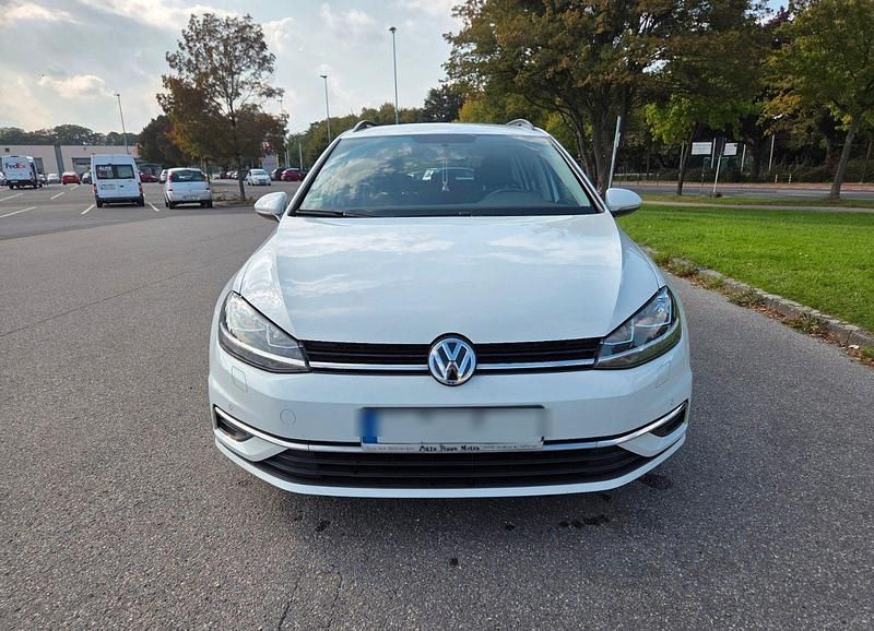 Weiß Gebraucht 2020 VW Golf VII Comfortline Kombi | 11.490 € (Guter Preis) - Bild 1/4