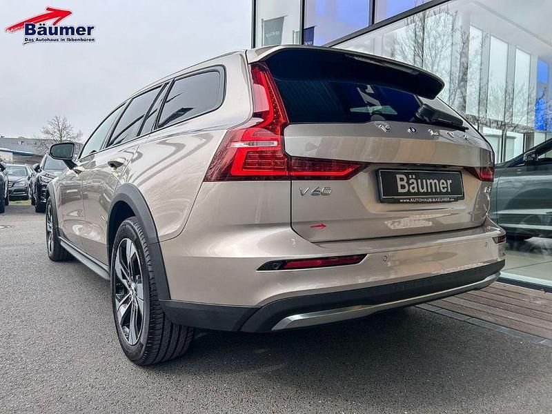 Gebraucht Volvo V60 CC Plus 197 PS (144 kW) 2023 Beige Kombi