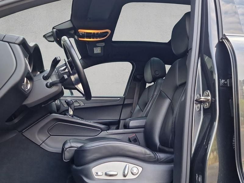 Gebraucht Porsche Macan 252 PS (185 kW) 2018 Vulkangraumetallic SUV