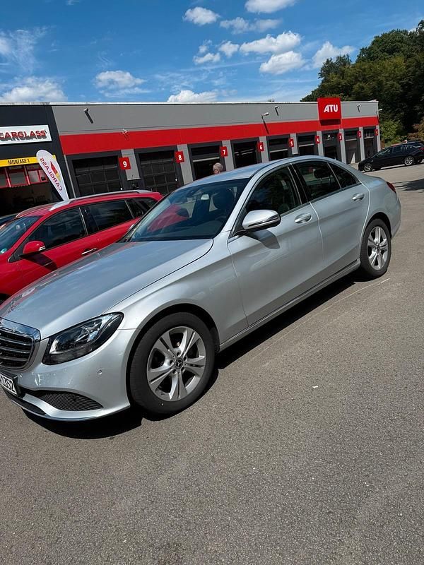Silber Gebraucht 2018 Mercedes C180 Limousine | 22.000 € (Superpreis) - Bild 1/4