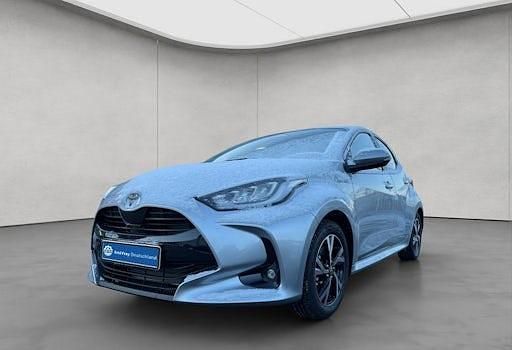Neu Toyota Yaris Hybrid 116 PS (85 kW) 2025 Silber Limousine