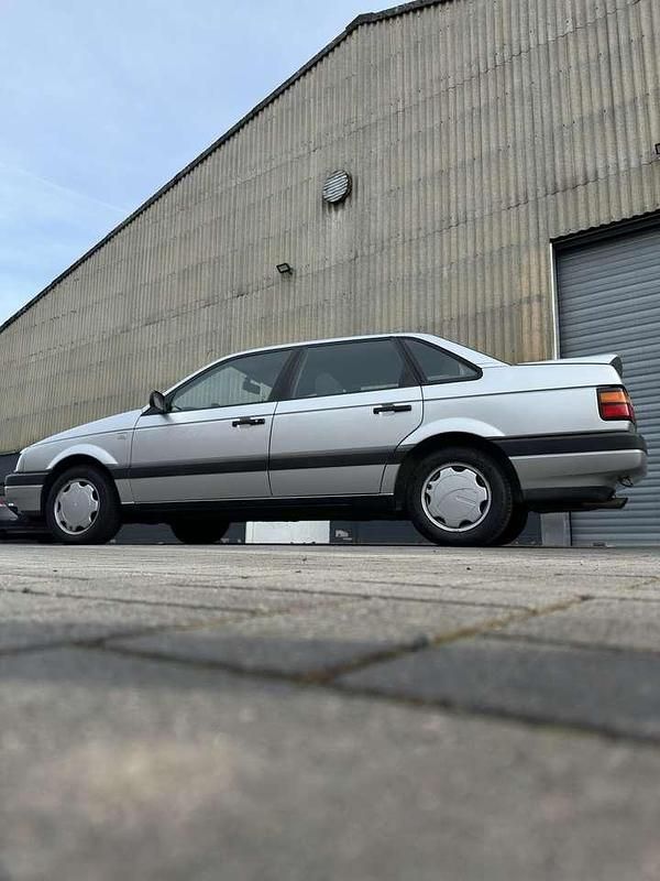 Gebraucht VW Passat 90 PS (66 kW) 1992 Grau Limousine
