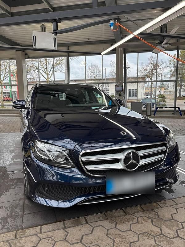 Gebraucht Mercedes E300 245 PS (180 kW) 2018 Blau Kombi