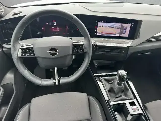 Gebraucht Opel Astra 131 PS (96 kW) 2024 Arktis weiss Kleinwagen