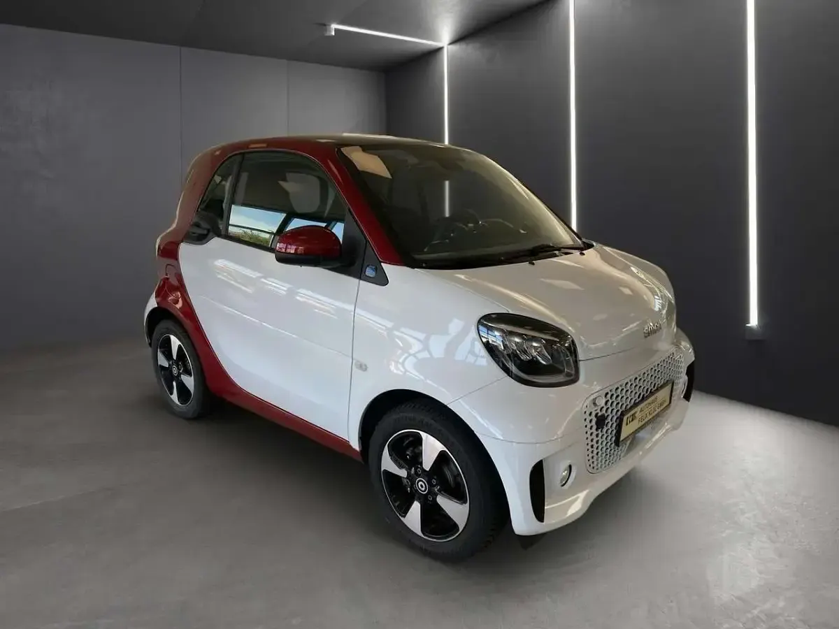 Gebraucht Smart ForTwo Electric Drive Exclusive 60 kW (82 PS) 2024 Bodypanels in white Coupé