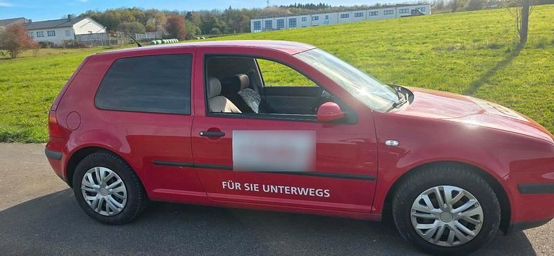 Gebraucht VW Golf IV 75 PS (55 kW) 2002 Rot Kleinwagen