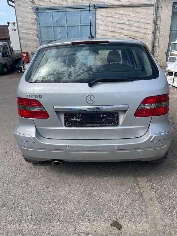 Gebraucht Mercedes B200 140 PS (102 kW) 2006 Silber Van / Kleinbus