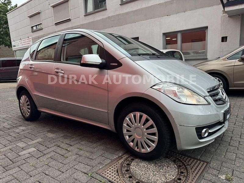 Gebraucht Mercedes A160 95 PS (69 kW) 2011 Silber Limousine