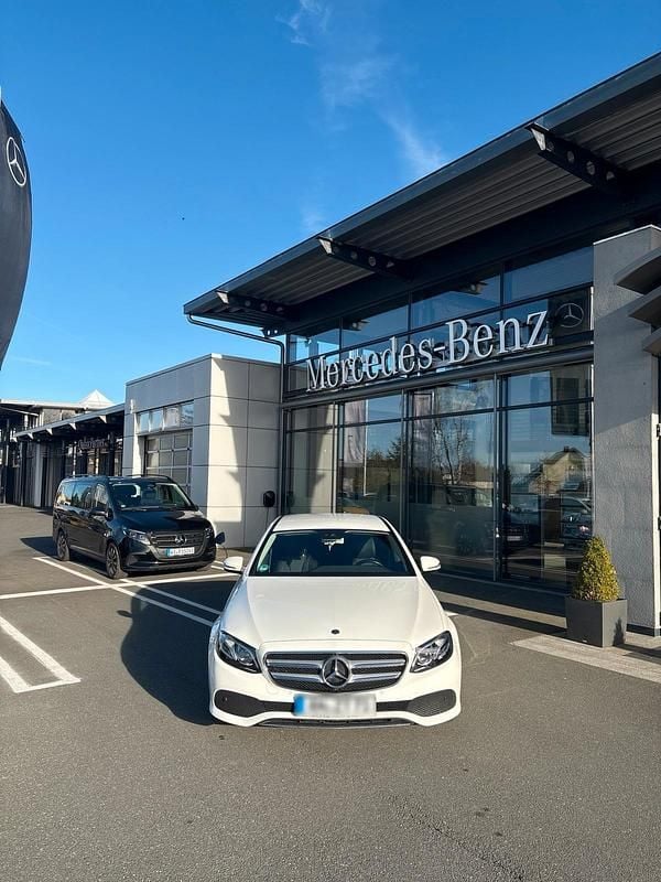 Gebraucht Mercedes E220 194 PS (142 kW) 2017 Weiß Limousine