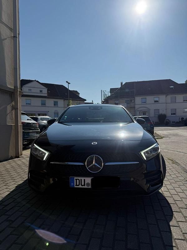 Schwarz Gebraucht 2021 Mercedes A250 AMG line Limousine | 20.500 € (Superpreis) - Bild 1/4