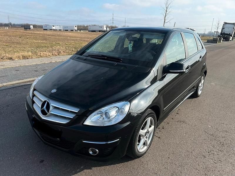 Gebraucht Mercedes B200 135 PS (99 kW) 2010 Schwarz Van / Kleinbus