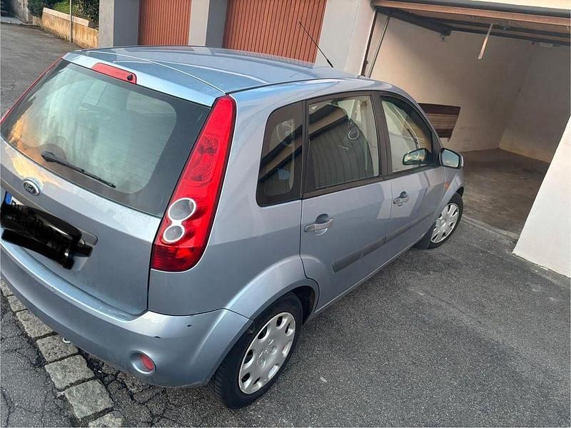 Blau Gebraucht 2006 Ford Fiesta Ambiente Kleinwagen | 1.300 € (Fairer Preis) - Bild 1/4