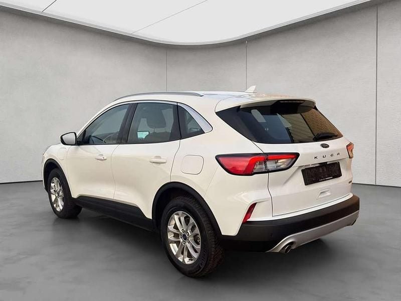 Używany Ford Kuga Titanium 224 KM (164 kW) 2022 Biały SUV