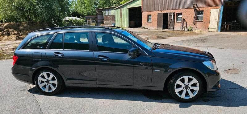Schwarz Gebraucht 2013 Mercedes C180 Kombi | 6.800 € (Guter Preis) - Bild 1/4