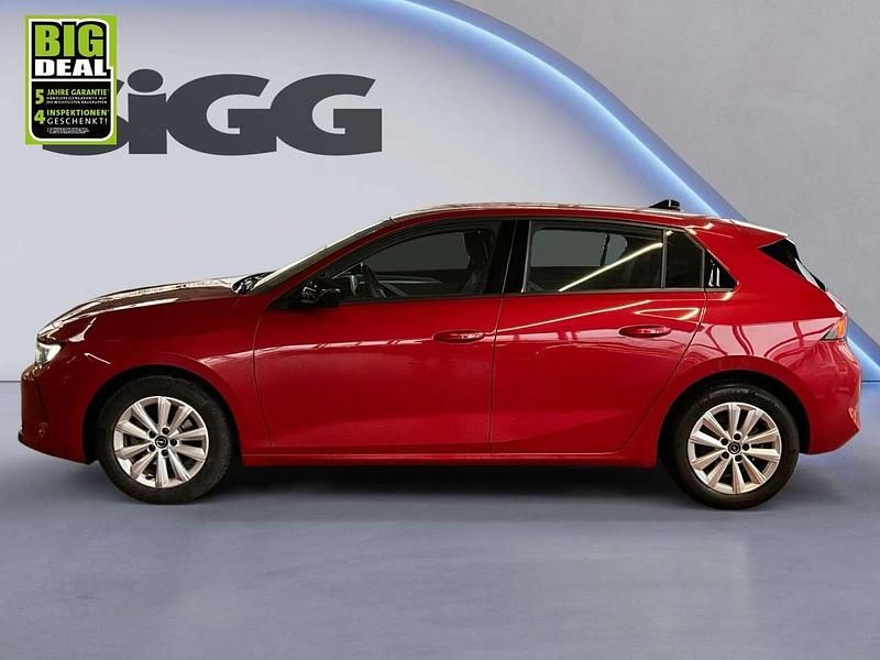 Gebraucht Opel Astra Enjoy 110 PS (80 kW) 2024 Lackierung peperoncino red/typ verkleidu (metallic) Limousine