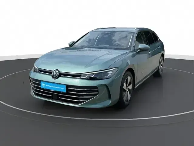 Gebraucht VW Passat Business 150 PS (110 kW) 2025 Grün Kombi