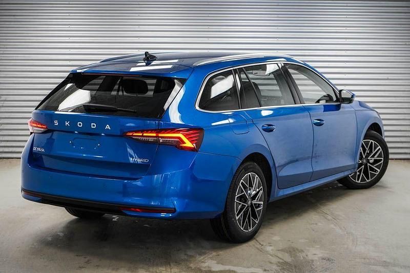 Neu Skoda Octavia Selection 150 PS (110 kW) 2025 Blau Kombi