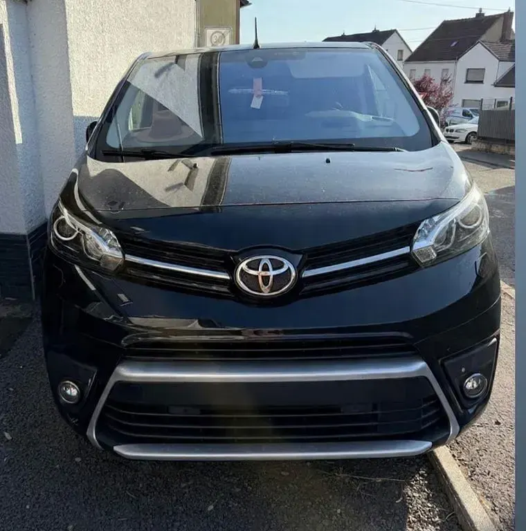 Gebraucht Toyota Proace Executive 177 PS (130 kW) 2018 Schwarz Van / Kleinbus