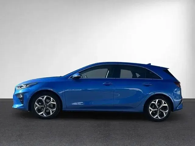 Gebraucht Kia Ceed Spirit 140 PS (102 kW) 2019 (b3l) blue flame Kleinwagen