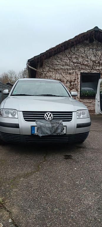Silber Gebraucht 2001 VW Passat Basis Limousine | 1.450 € (Fairer Preis) - Bild 1/4