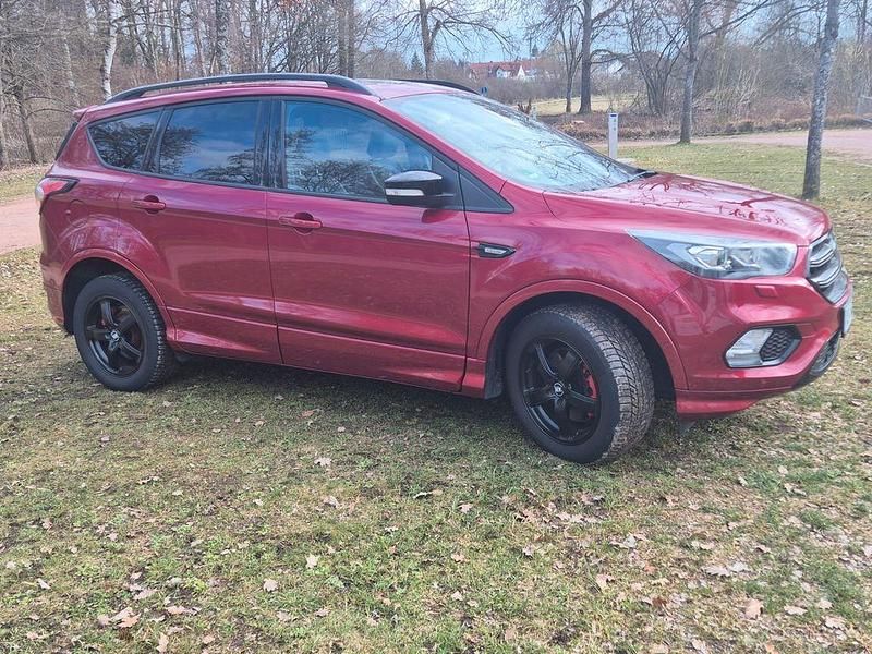 Gebraucht Ford Kuga ST-Line 179 PS (131 kW) 2019 Rot SUV