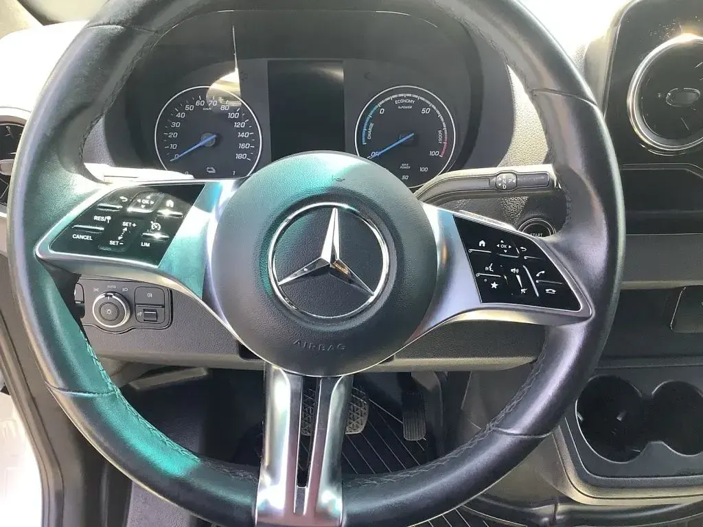 Gebraucht Mercedes E-Sprinter 100 kW (136 PS) 2024 Weiß Van