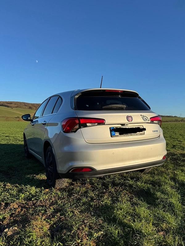 Gebraucht Fiat Tipo 120 PS (88 kW) 2016 Silber Limousine