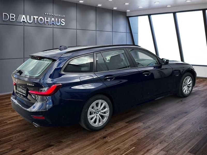 Gebraucht BMW 330e Advantage 292 PS (214 kW) 2022 Blau Kombi