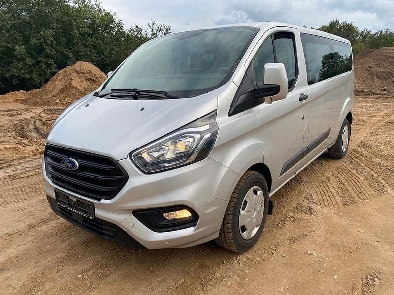 Silber Gebraucht 2020 Ford Tourneo Custom Van / Kleinbus | 16.300 € (Guter Preis) - Bild 1/4