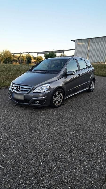 Gebraucht Mercedes B180 109 PS (80 kW) 2010 Grau Van / Kleinbus