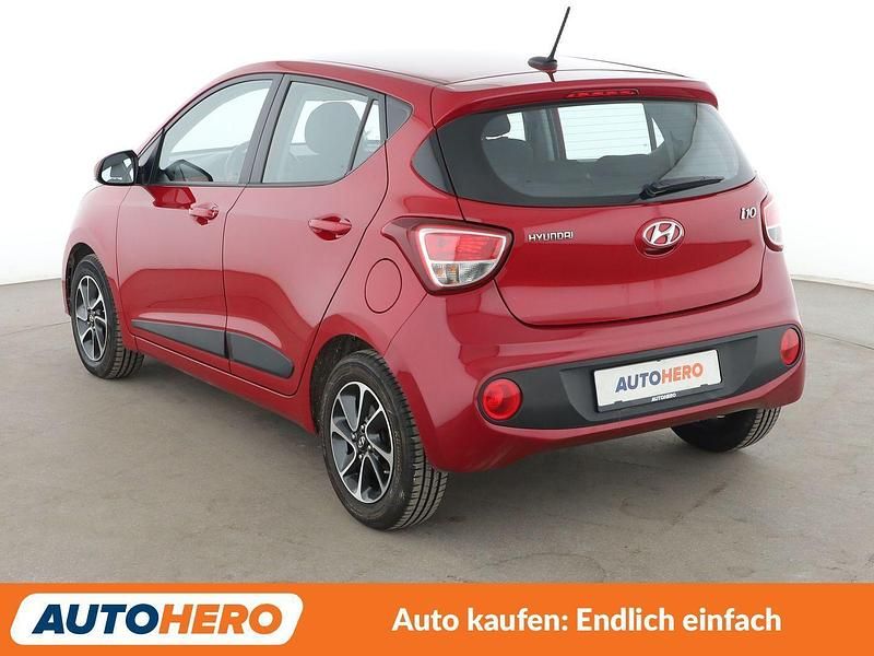 Gebraucht Hyundai i10 Style 87 PS (63 kW) 2016 Rot Kleinwagen