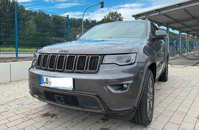 Grau Gebraucht 2017 Jeep Grand Cherokee SUV | 25.990 € - Bild 1/4
