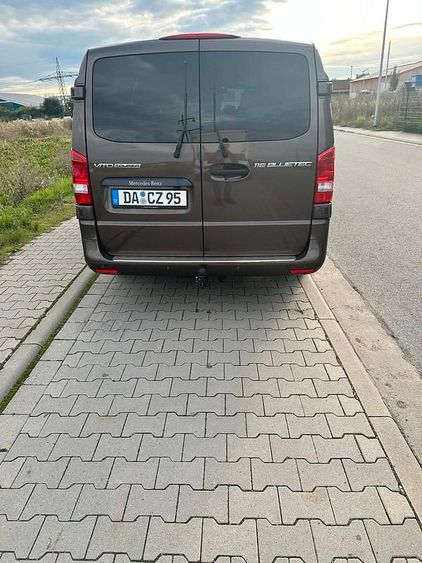 Gebraucht Mercedes Vito 163 PS (119 kW) 2017 Braun Van
