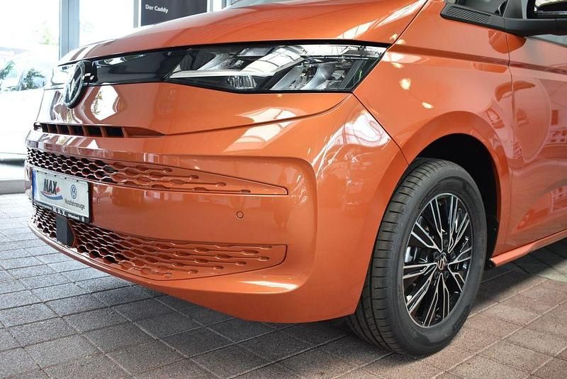 Second-hand VW Multivan 150 CP (110 kW) 2025 Portocaliu Monovolum