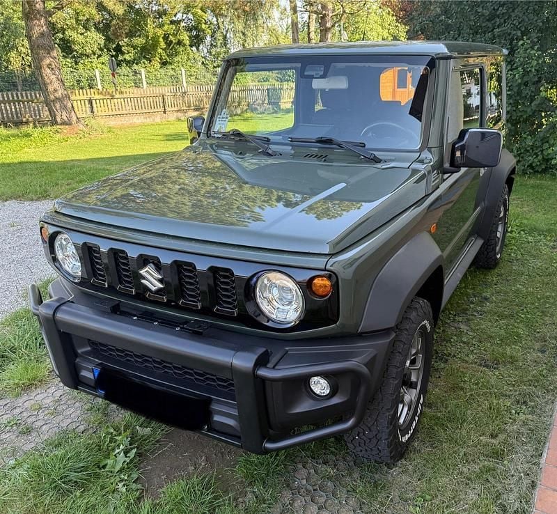 Grün Gebraucht 2018 Suzuki Jimny SUV | 27.500 € (Fairer Preis) - Bild 1/4