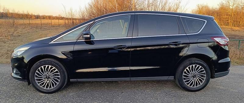 Gebraucht Ford S-MAX Titanium 165 PS (121 kW) 2019 Schwarz Van / Kleinbus