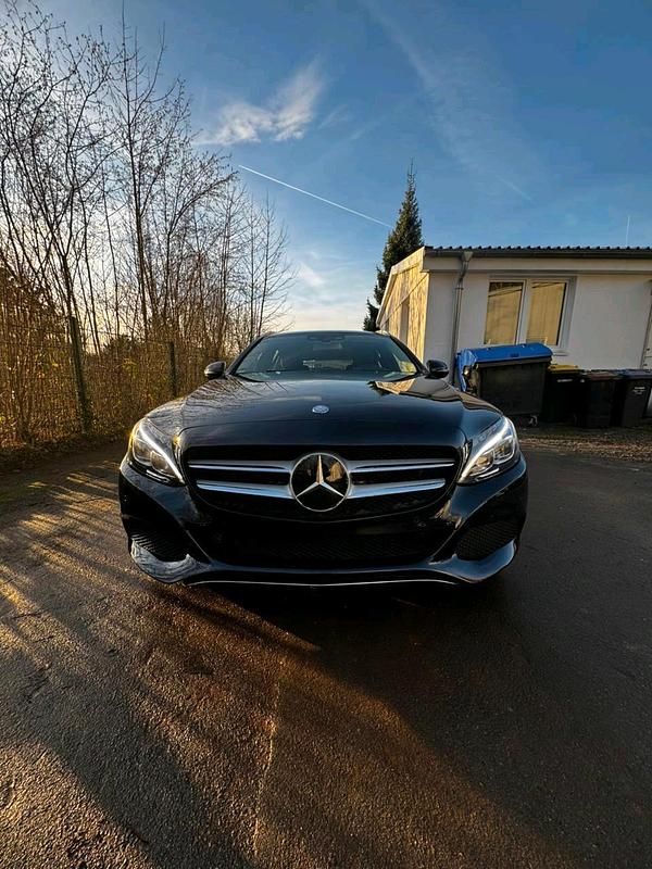 Blau Gebraucht 2017 Mercedes C200 Kombi | 18.599 € (Fairer Preis) - Bild 1/4