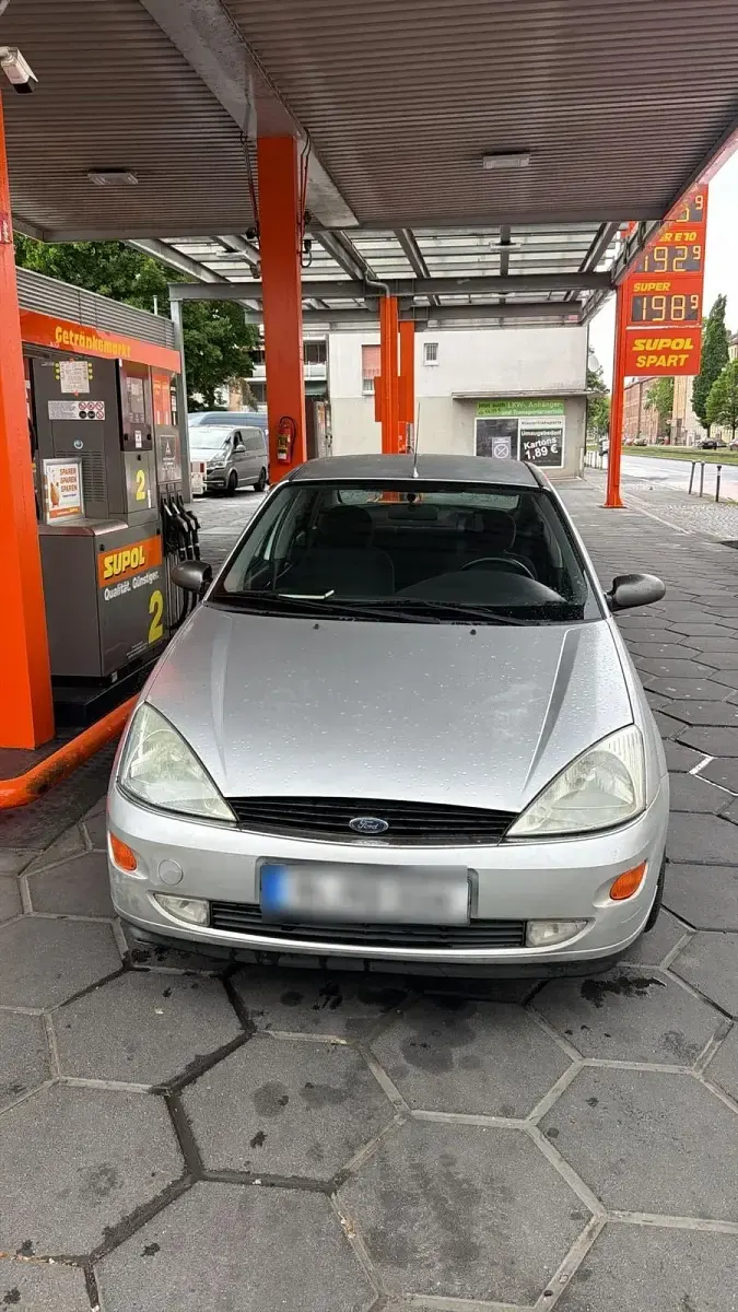 Gebraucht Ford Focus 90 PS (66 kW) 1999 Grau Limousine