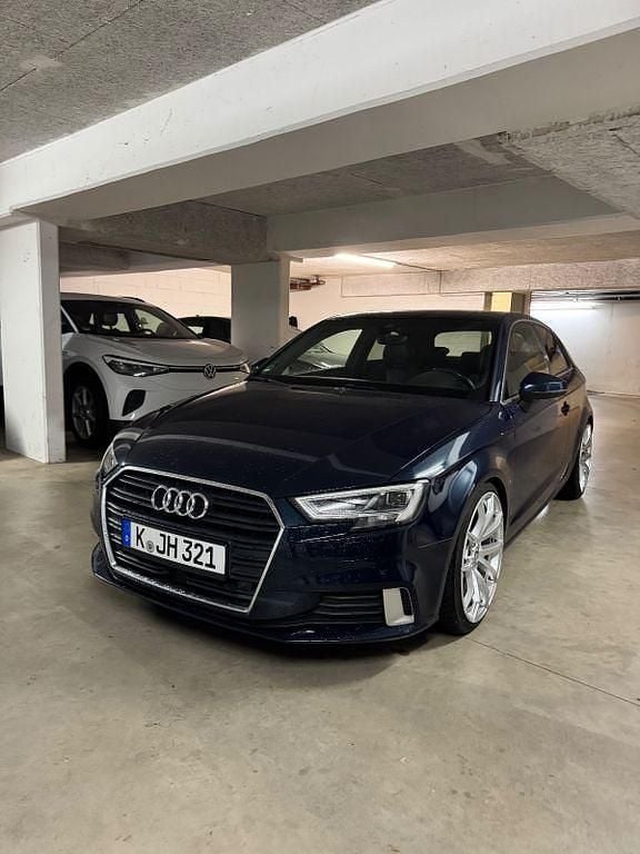 Blau Gebraucht 2016 Audi A3 Sport Limousine | 16.500 € (Fairer Preis) - Bild 1/4