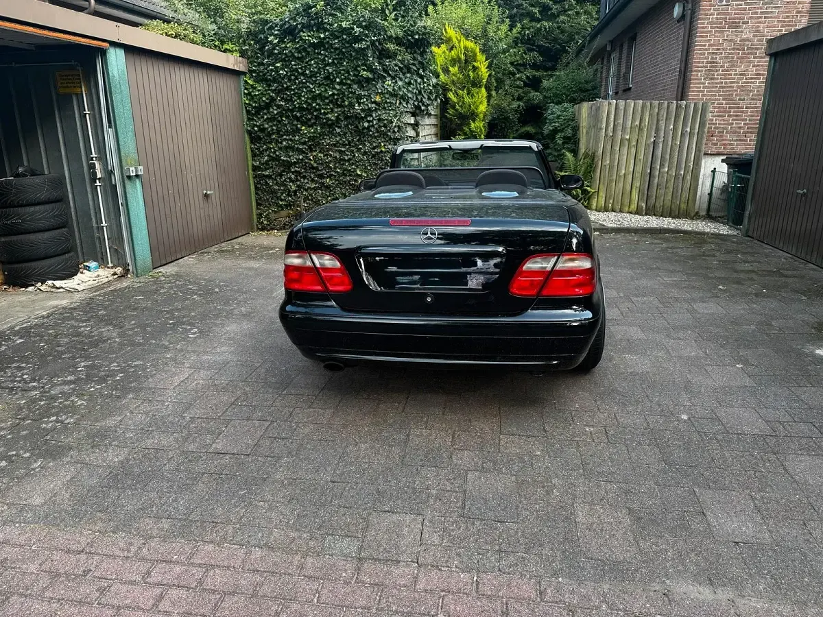 Gebraucht Mercedes CLK200 136 PS (100 kW) 2000 Schwarz Cabrio