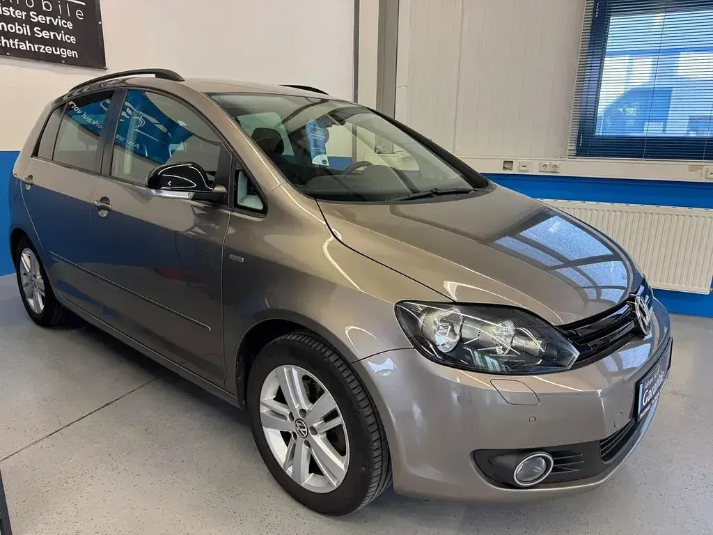 Gebraucht VW Golf Plus Match 122 PS (89 kW) 2012 Braun Van / Kleinbus