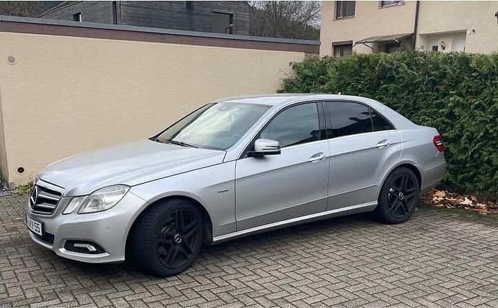Silber Gebraucht 2009 Mercedes E250 Limousine | 4.800 € (Guter Preis) - Bild 1/4