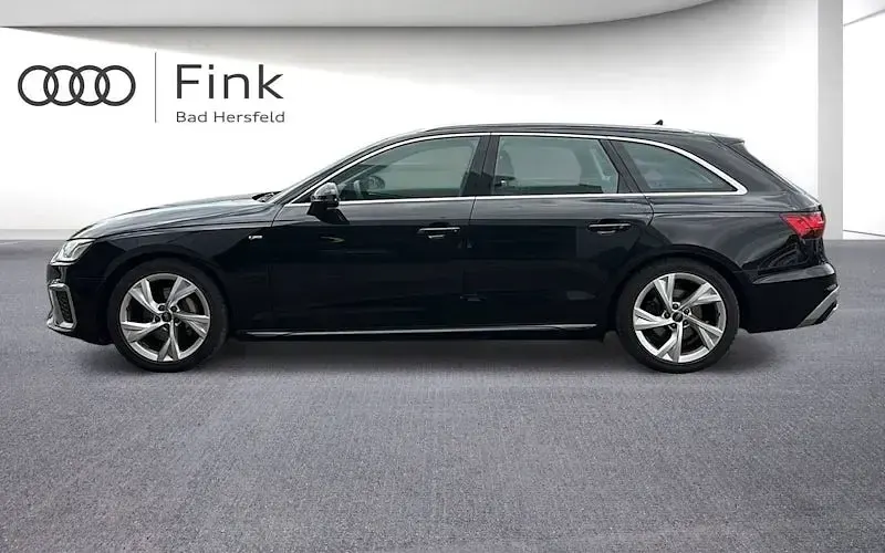 Gebraucht Audi A4 S-Line 204 PS (150 kW) 2023 Mythosschwarz metallic Kombi